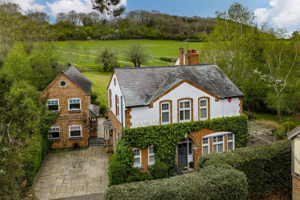 Main image of property: Ashorne, Warwick, CV35