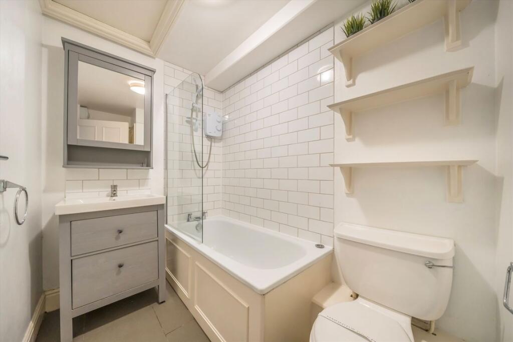 Apartment in Kingston upon Thames - View 4