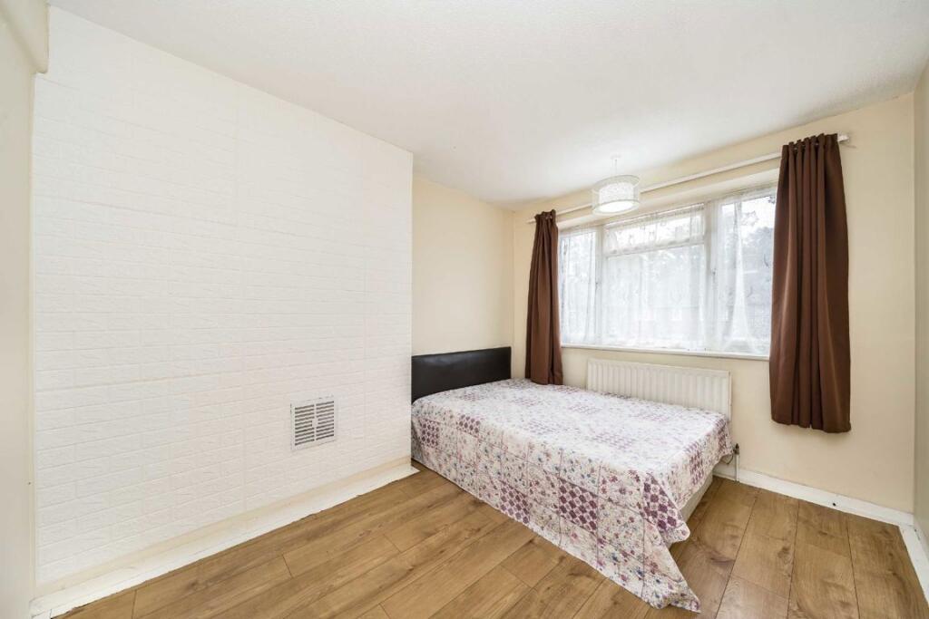 Apartment in London, Harlesden - More