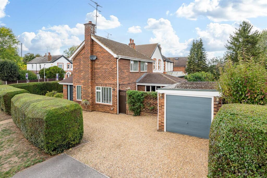 3-bed detached on Gun Road, Knebworth, £775,000