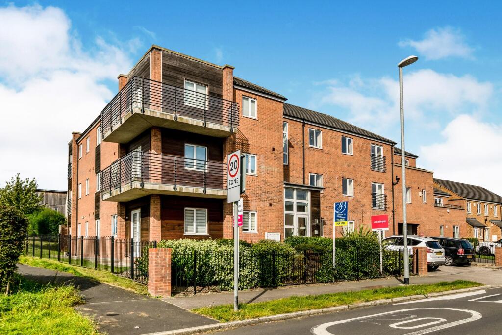 Main image of property: Swarcliffe Approach, LEEDS