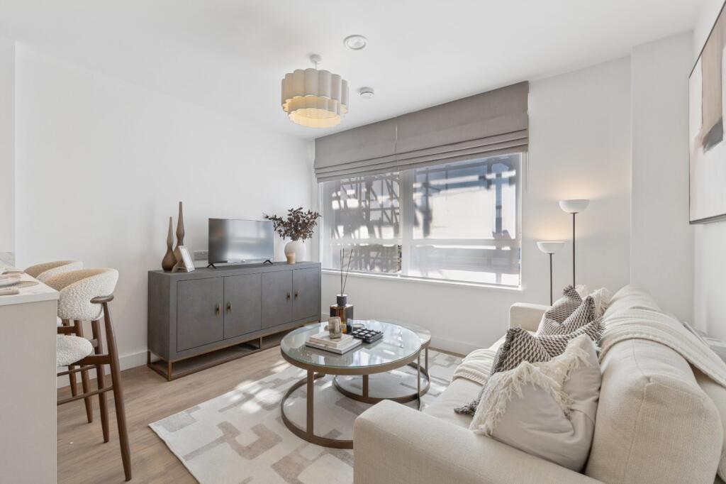 Apartment in Stevenage, Hertfordshire - View 5