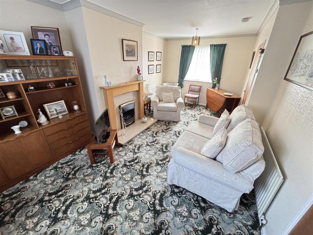 Springwell Avenue, Langley Park, Durham photo 3