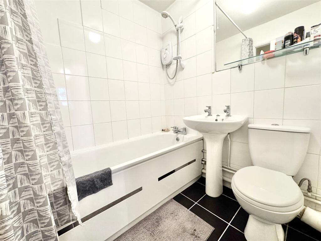 Apartment in Rushmoor, Farnborough Empress, Farnborough - View 4