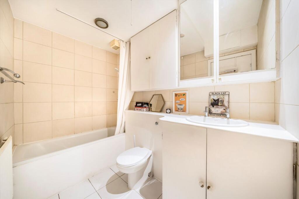 Apartment in London - View 5