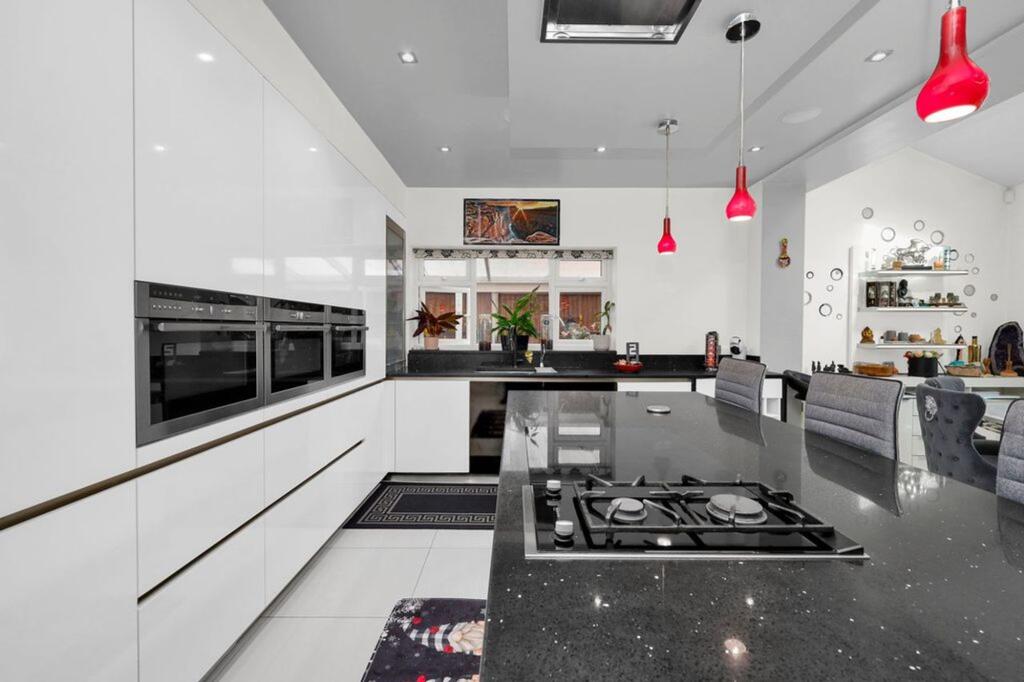 House in London - View 5