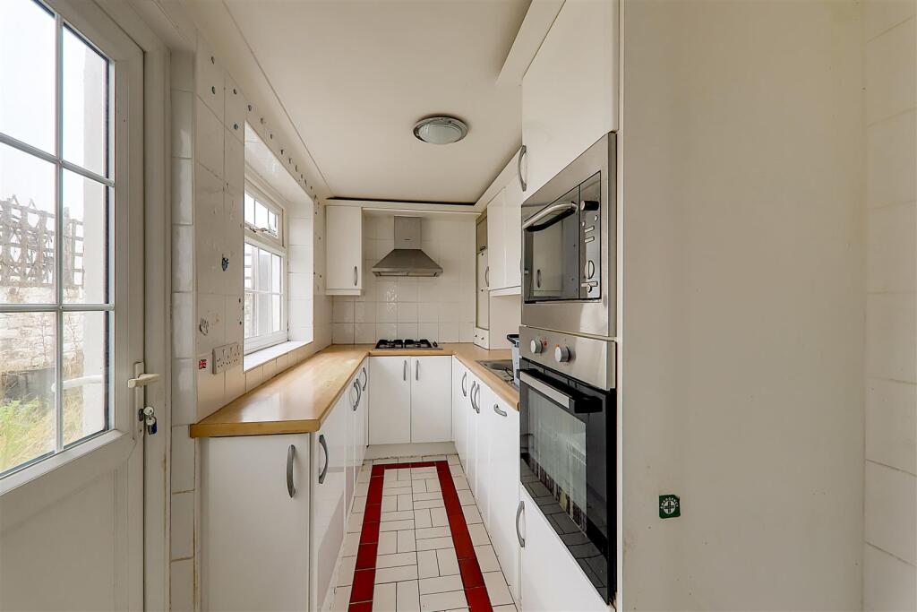 Western Row, Worthing, BN11 photo 5