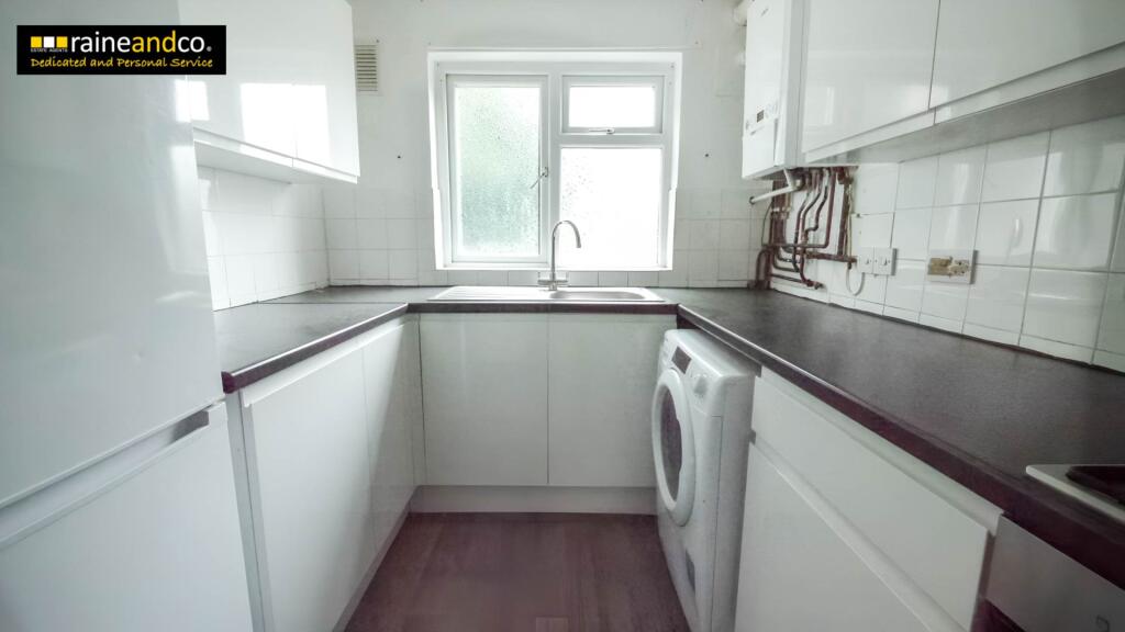 House in Hatfield, Roe Green - View 2