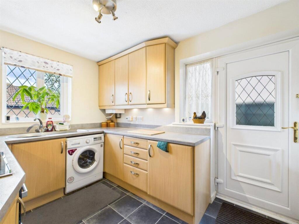 Longwoods Walk, Knottingley, West Yorkshire, WF11 photo 4
