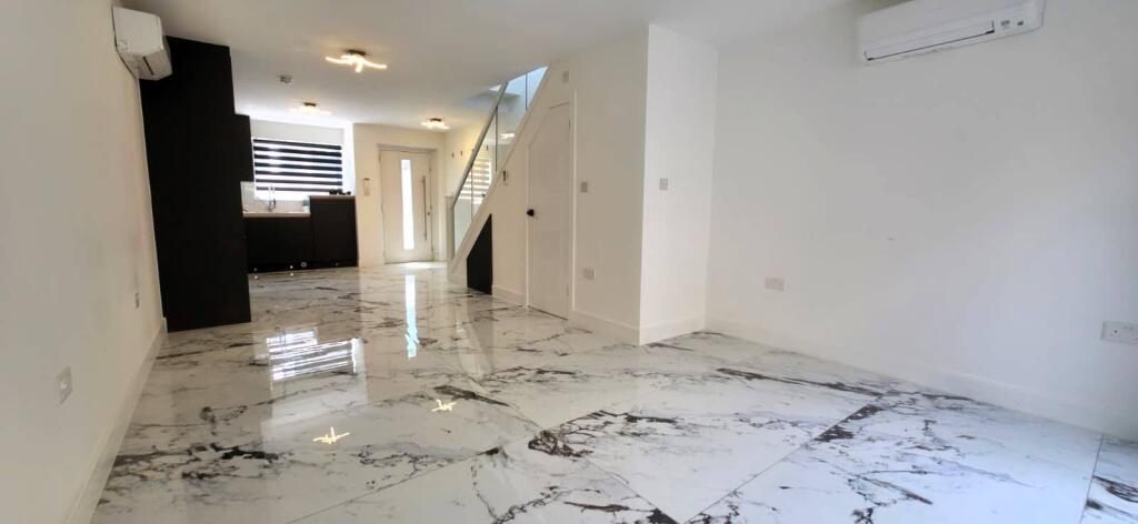 2 bedroom semi-detached house for rent
