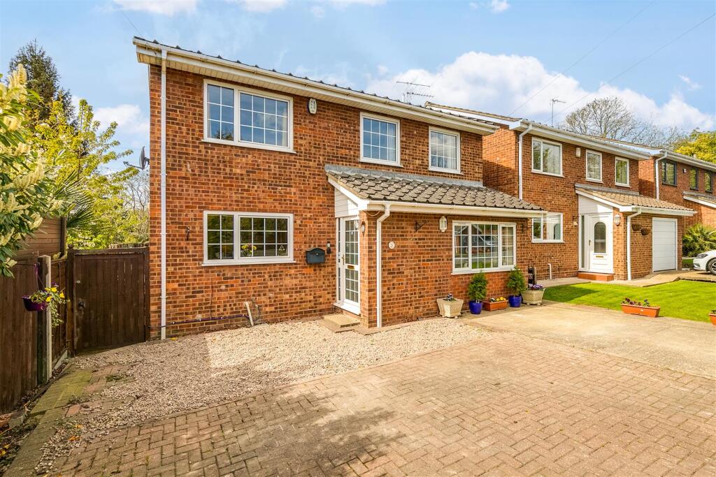 Main image of property: Hadrian Way, Baldock