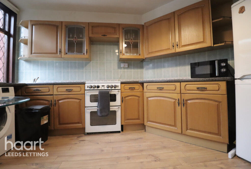 Main image of property: Parkfield Mount, Leeds