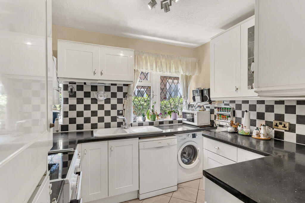 House in Luton - View 2