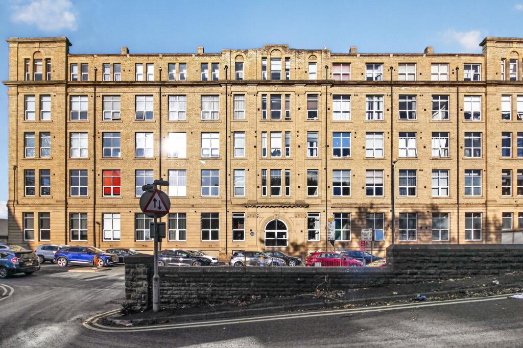 Apartment in Kirklees, West Yorkshire - View 4