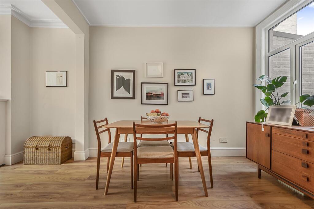House in London, Grove Park - More