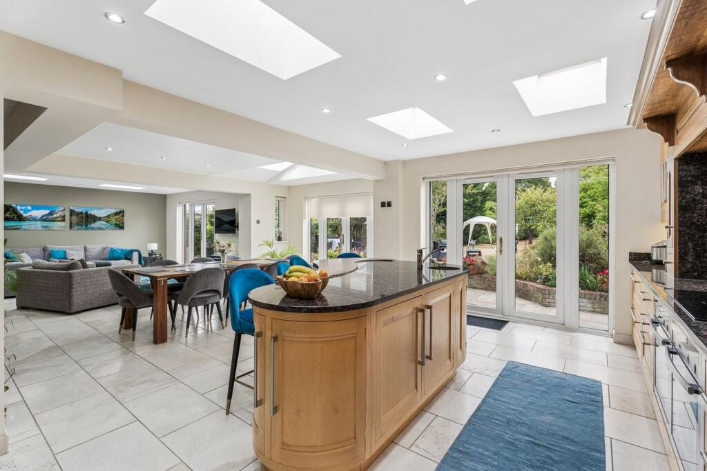 House in Langford, Central Bedfordshire - More