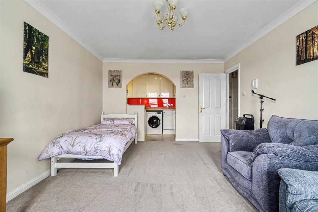 Apartment in Dorchester - View 3