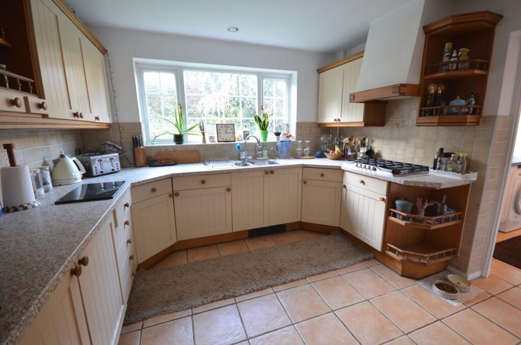Coniston Drive, Farnham, GU9 photo 3