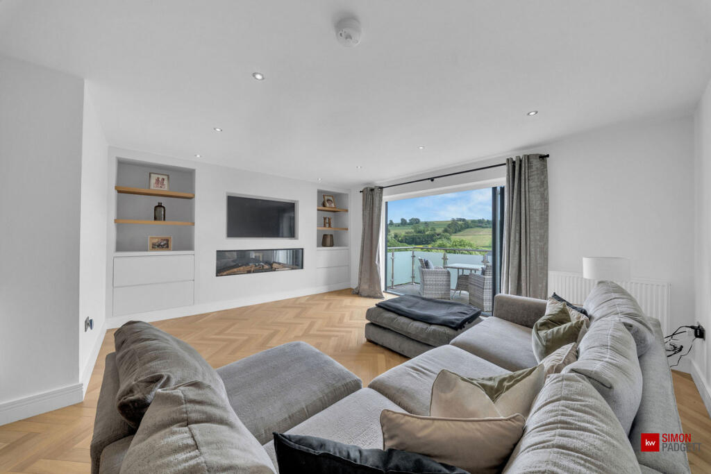Diamond Drive, Colne, BB8 photo 5