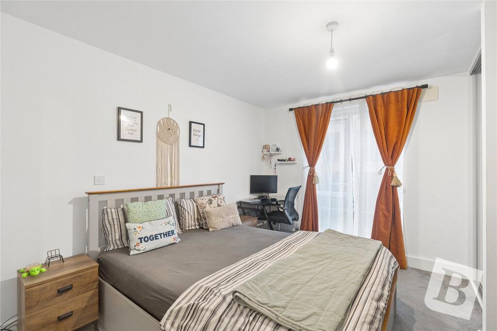 Apartment in Romford - More