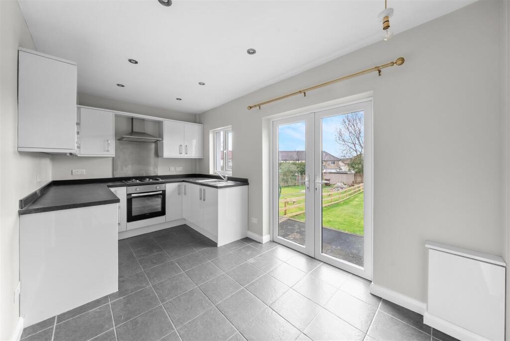 Bradford Road, Otley photo 3