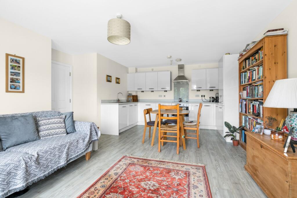 Apartment in Wokingham, Montague Park - View 4
