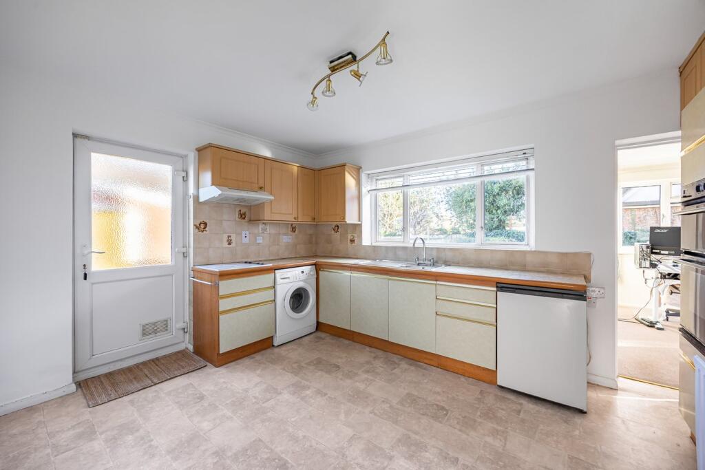 House in Maidenhead, Highway - View 5