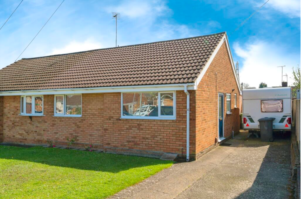 Main image of property: Bakewell Close, Luton, Bedfordshire, LU4