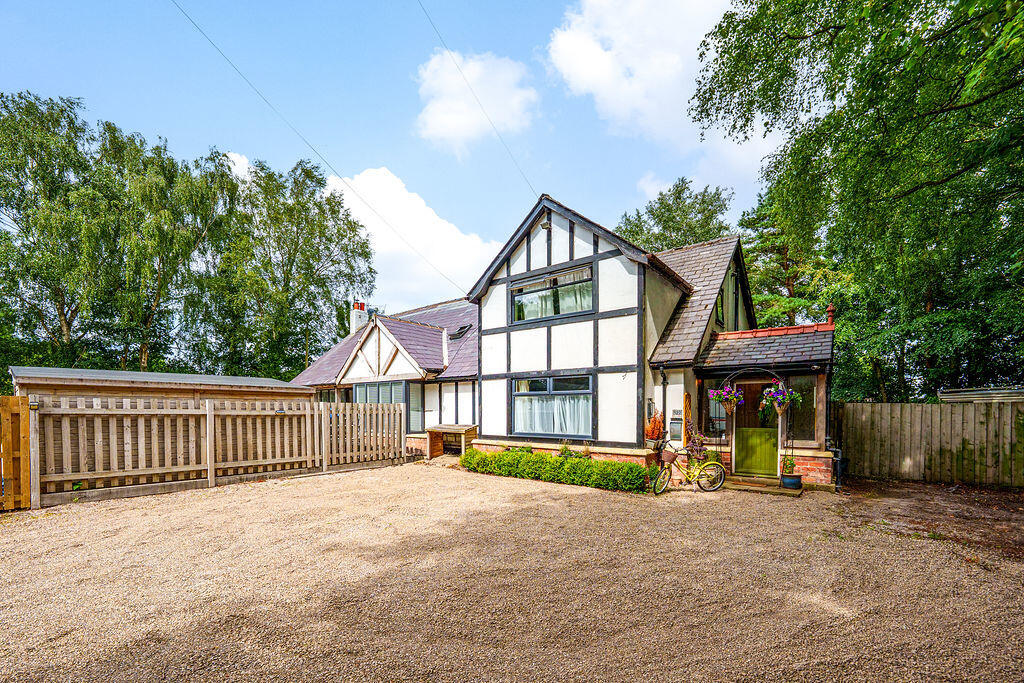 Main image of property: 522 Liverpool Road, Rufford, L40 1SQ