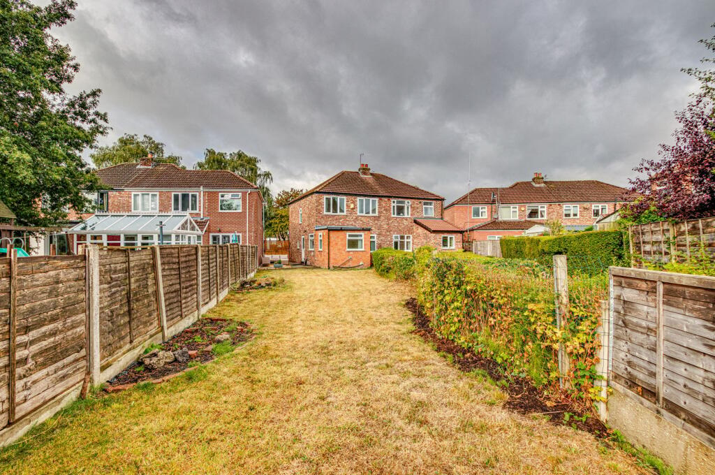 House in Trafford, Woodsend - View 4