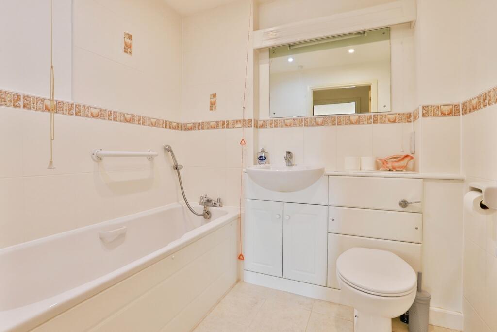 Apartment in Verwood, Dorset - More