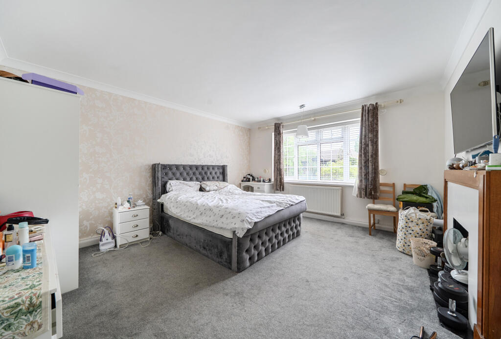 Apartment in London, Royal Borough of Kingston upon Thames - More