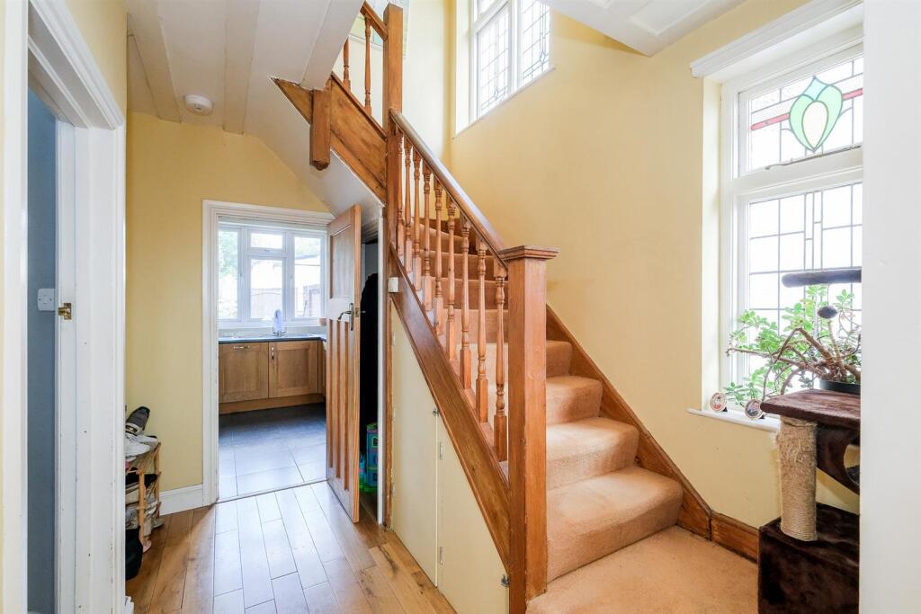 House in London, Highams Park - View 2