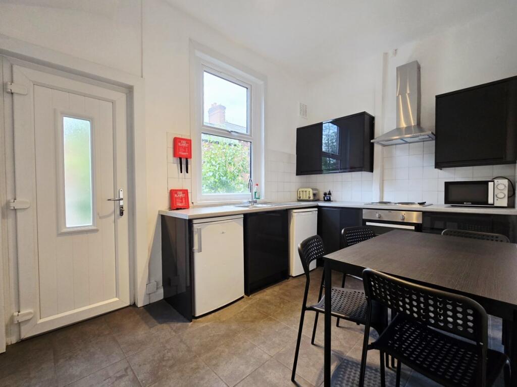 House in Leeds, West Yorkshire - View 2