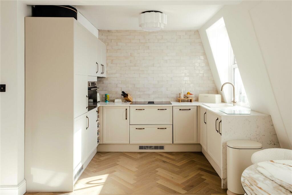 1-bed flat on Westgate Terrace, Earls Court, SW10, £699,000