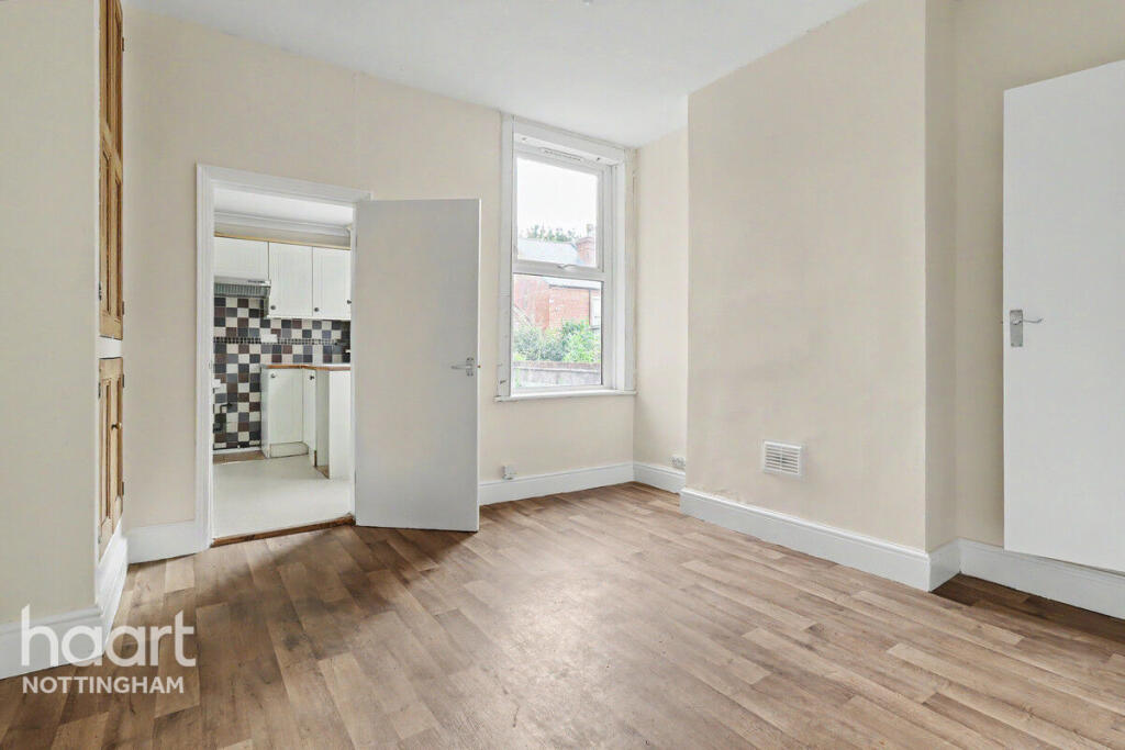 House in Nottingham, Nottinghamshire - View 4