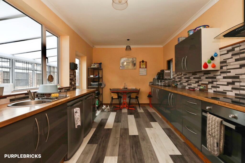 House in West Lindsey, Gainsborough - View 2