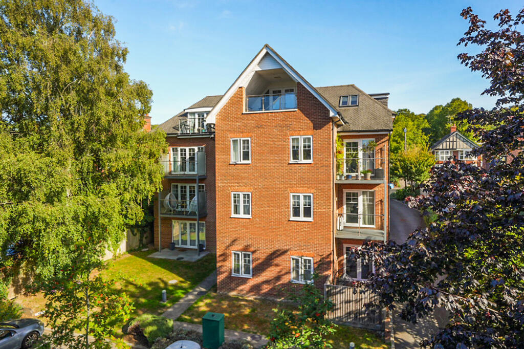 Main image of property: West Wycombe Road, High Wycombe, Buckinghamshire
