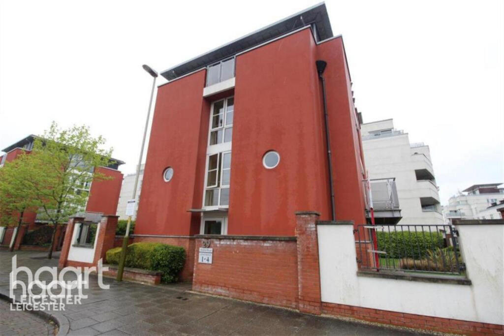 2-bed apartment on Watkin Road, Leicester, £140,000