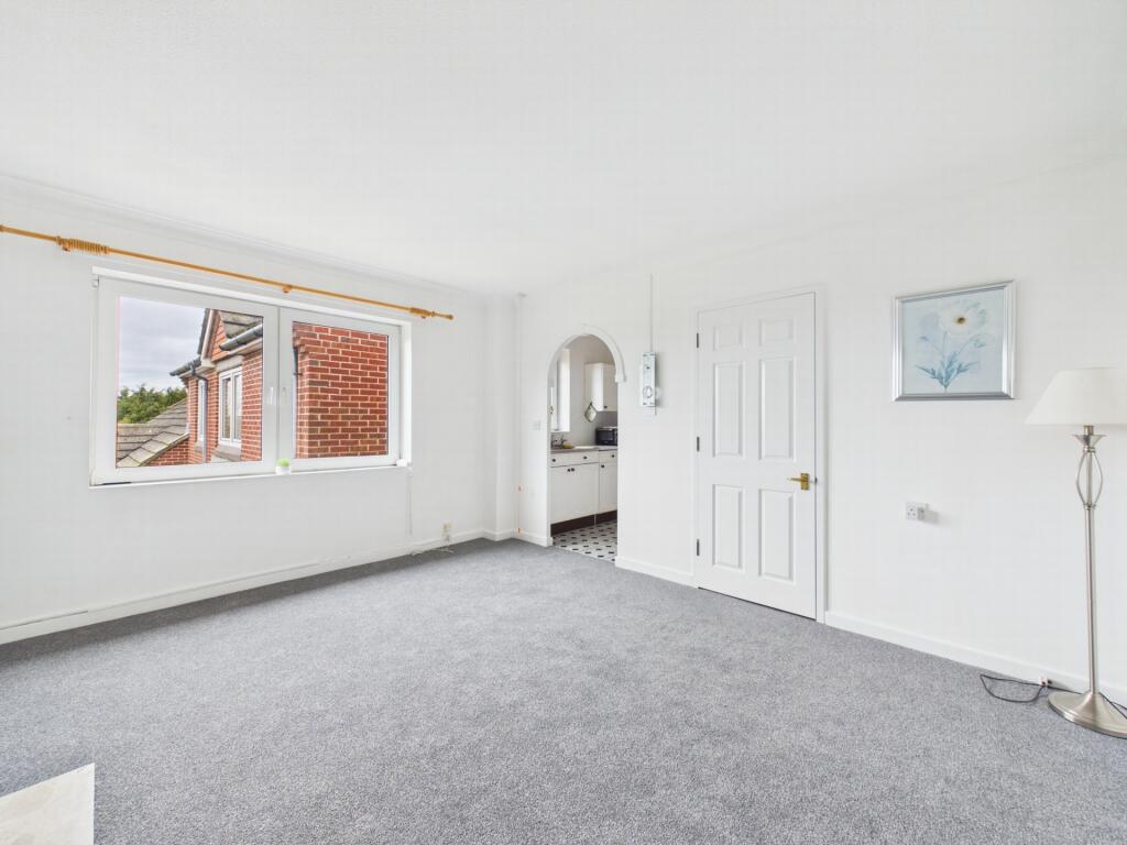 Heath Road, Haywards Heath, RH16 photo 4