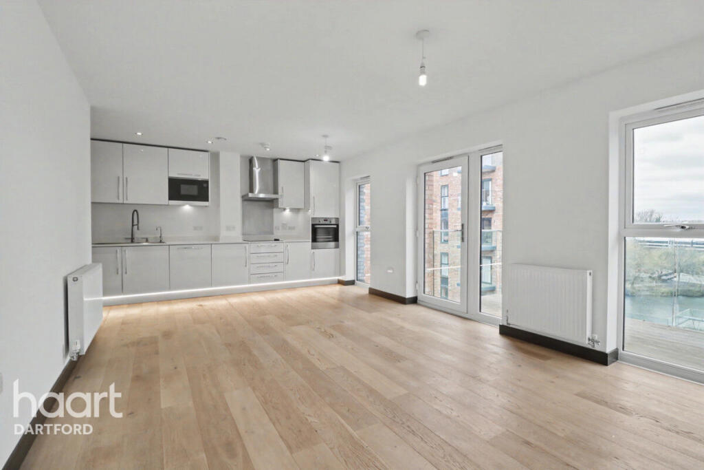 2-bed flat on William Mundy Way, Dartford, £325,000