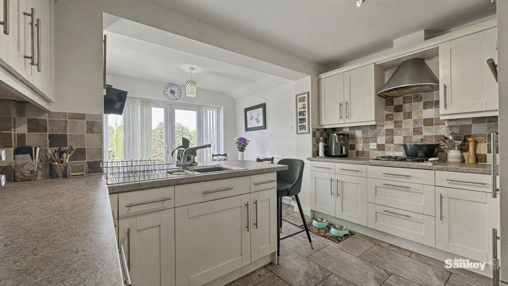 Roundhill Close, Sutton-In-Ashfield, NG17 photo 2