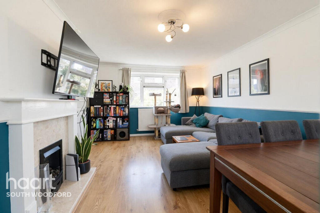 Apartment in Ilford - View 3