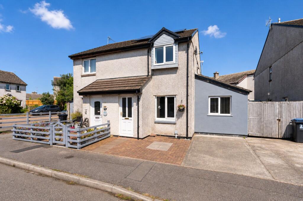 3-bed semi-detached on Heabrook Parc, Heamoor, Penzance, TR18, £250,000