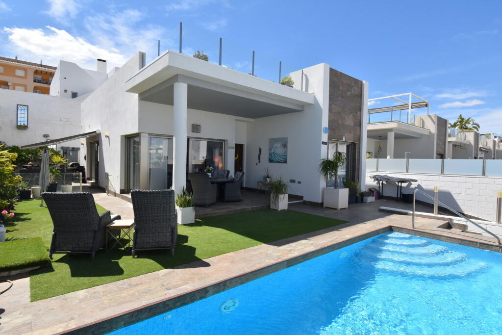 Main image of property: Valencia, Alicante, Villamartin