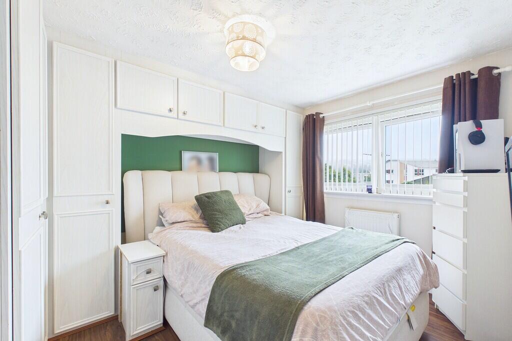 House in Glasgow, West Dunbartonshire - More