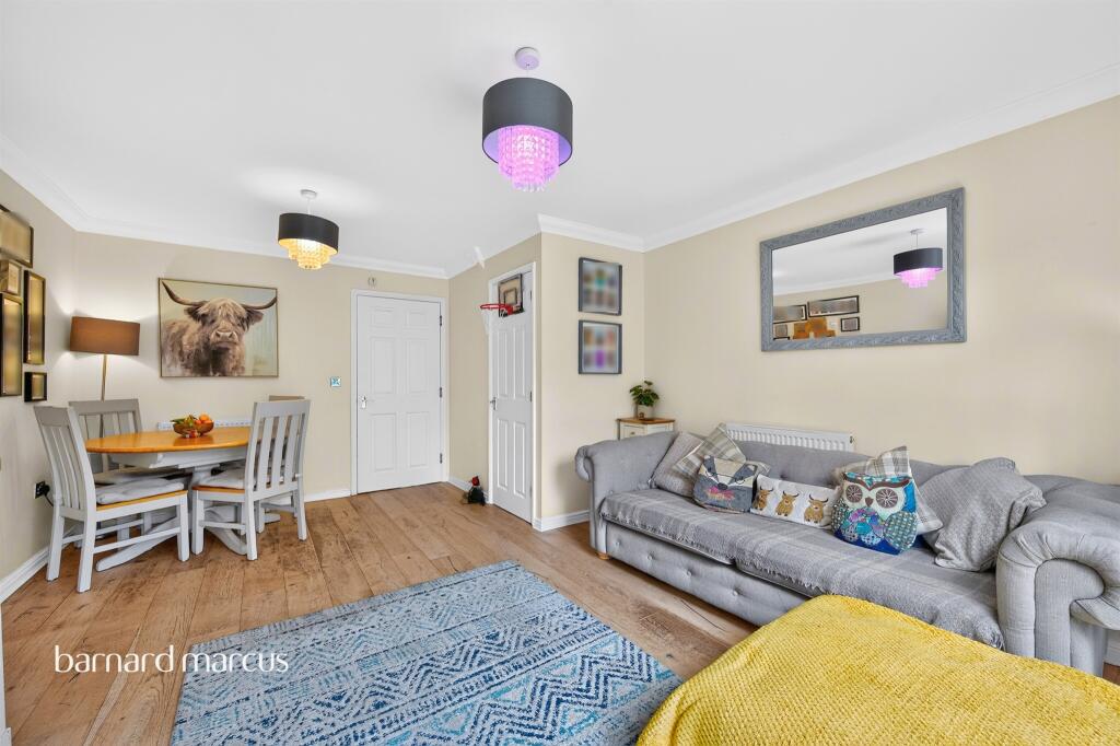 House in London, Royal Borough of Kingston upon Thames - View 4