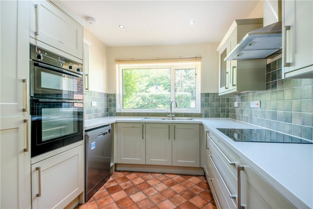 Olivers Battery Crescent, Winchester, Hampshire, SO22 photo 4