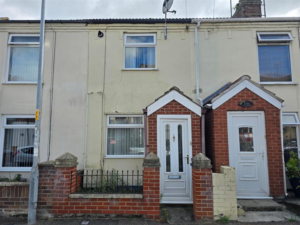 2-bed terraced on Bells Marsh Road, Gorleston, £125,000