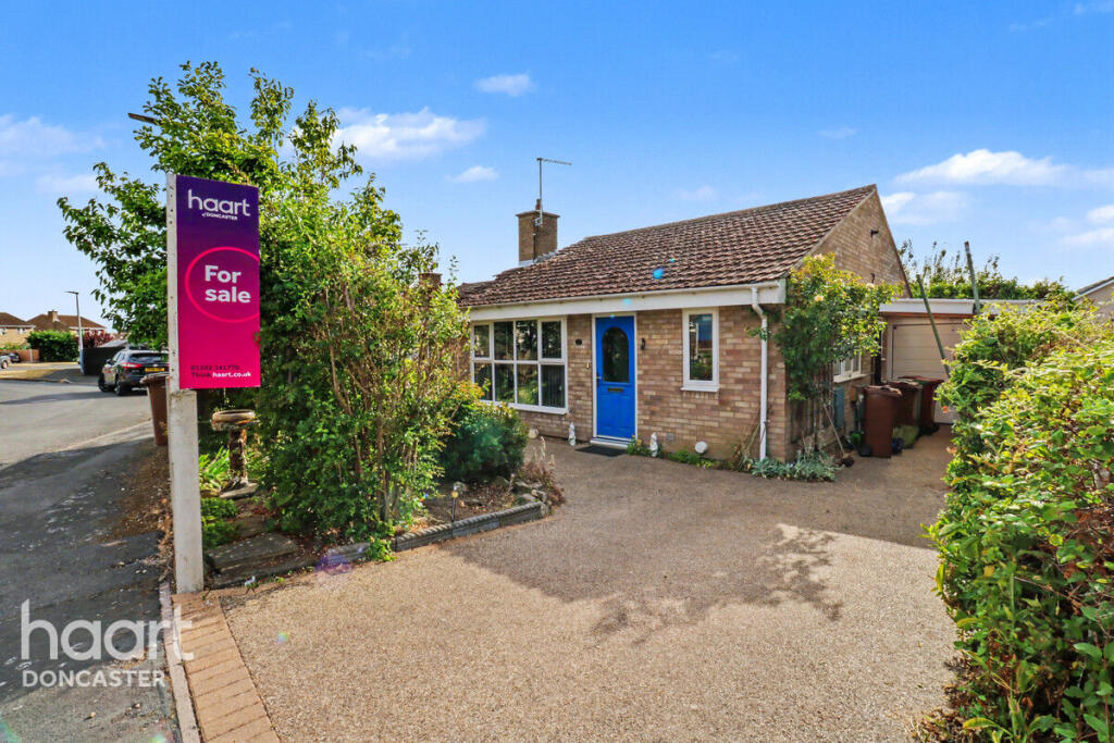 2-bed detached on The Birches, Westwoodside, Doncaster, £220,000